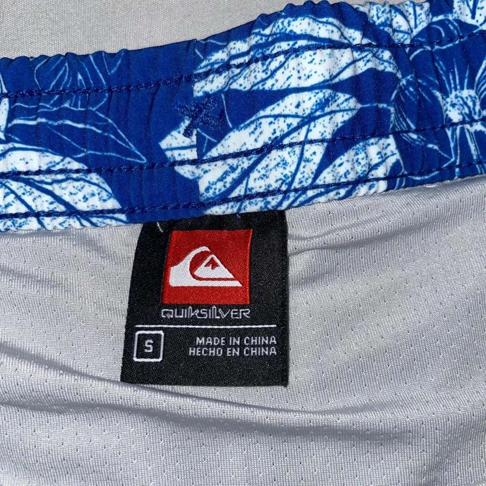 Quiksilver swim volley
